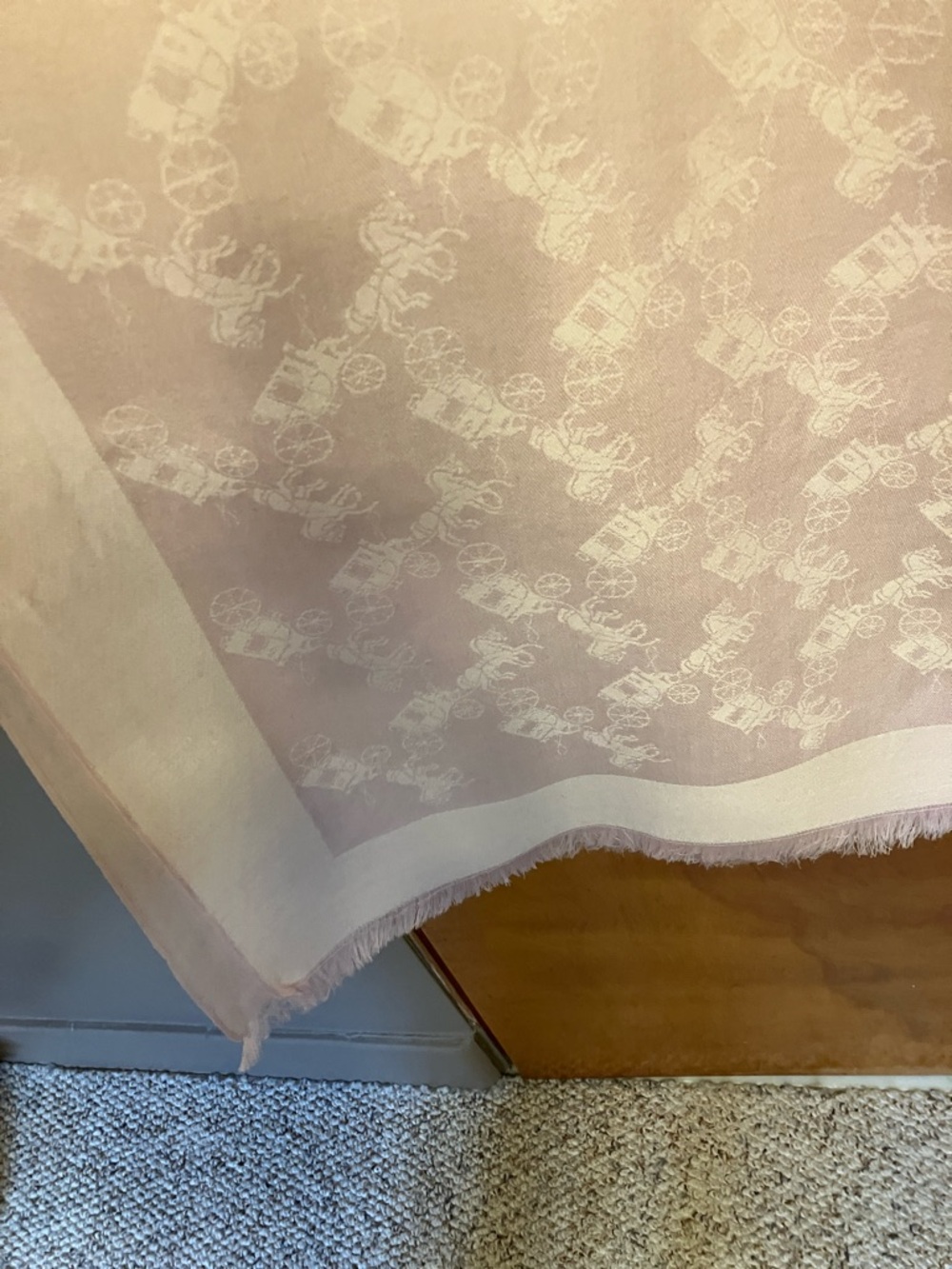 COACH. Soft Pink Stagecoach & Horse Jacquard Scarf. PALE Pink. Good Used Cond. - Picture 9 of 15